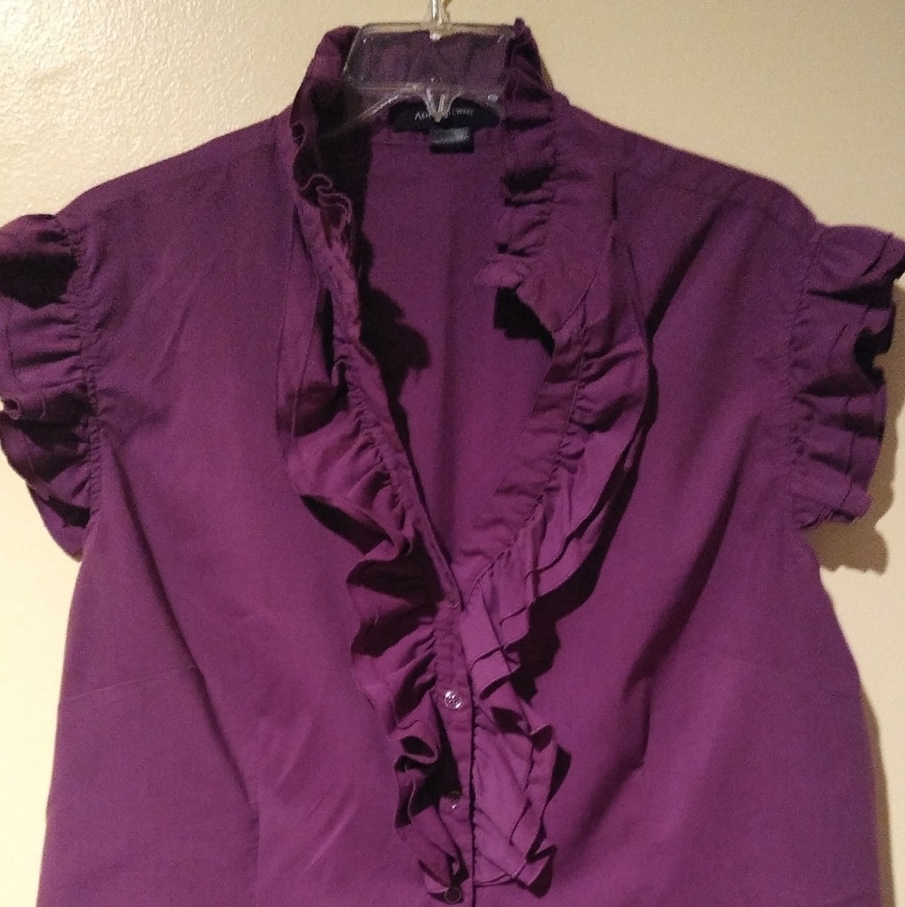 Barely worn, Beautiful Spandex Ruffle Blouse